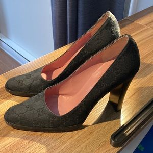 Gucci black shoes. Size 7B.
